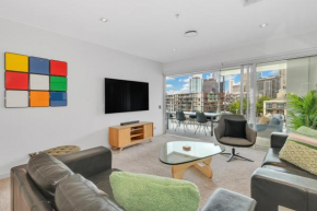 QV Apartment Overlooking the Viaduct (1137)